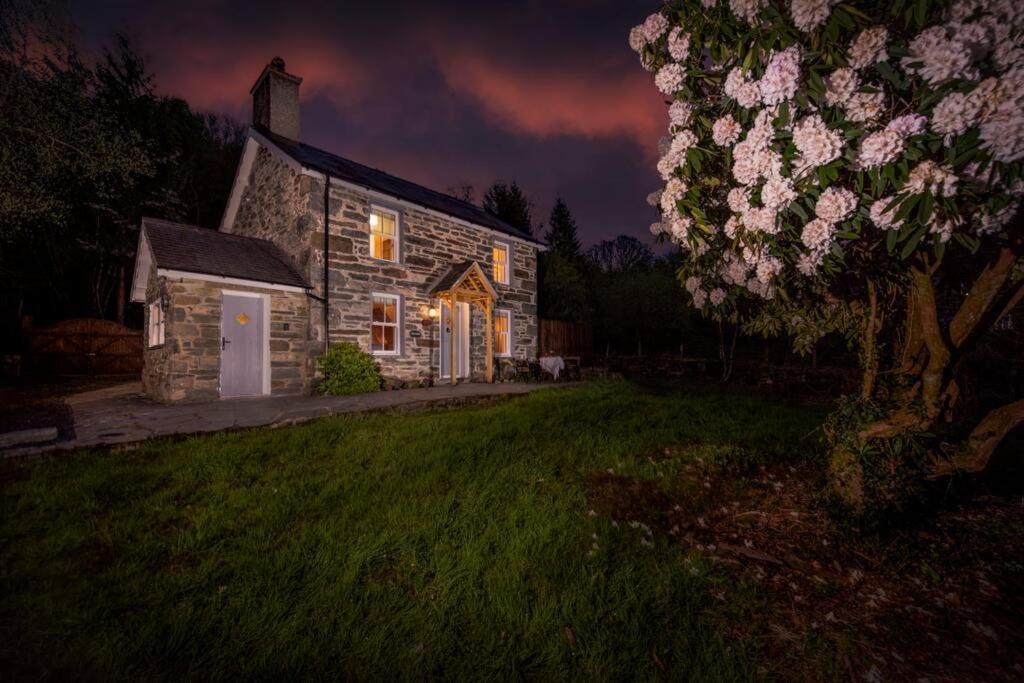 Charming Riverside Cottage In Snowdonia National Park Tanygrisiau Extérieur photo